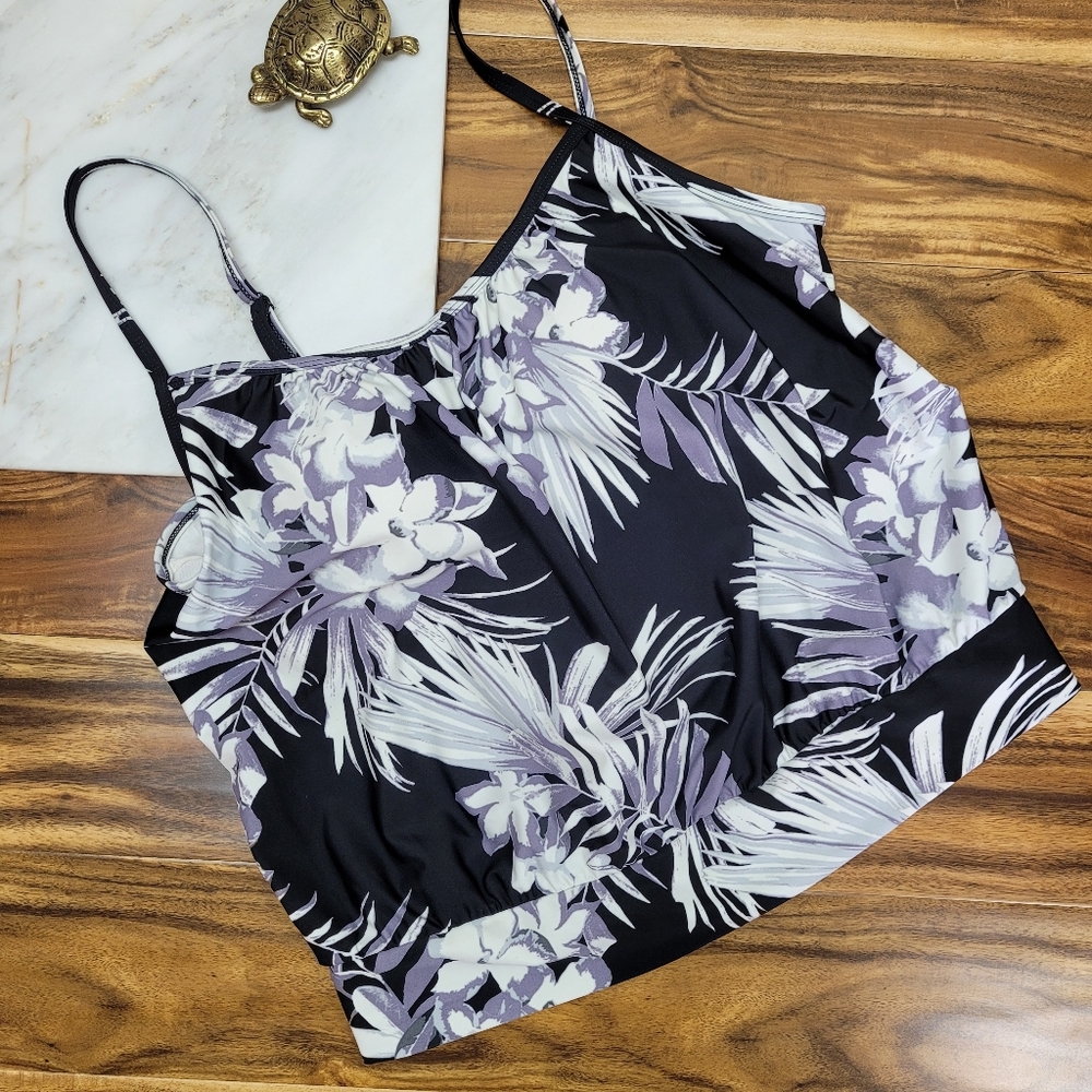 Black and white tropical tankini top